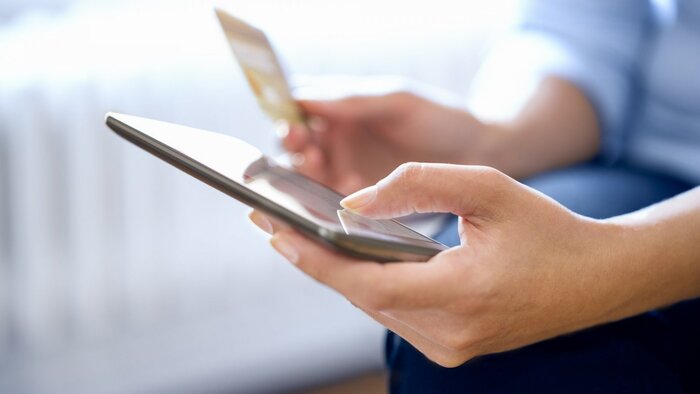 ترخیص کالا بدون کارت بازرگانی در فرودگاه امام